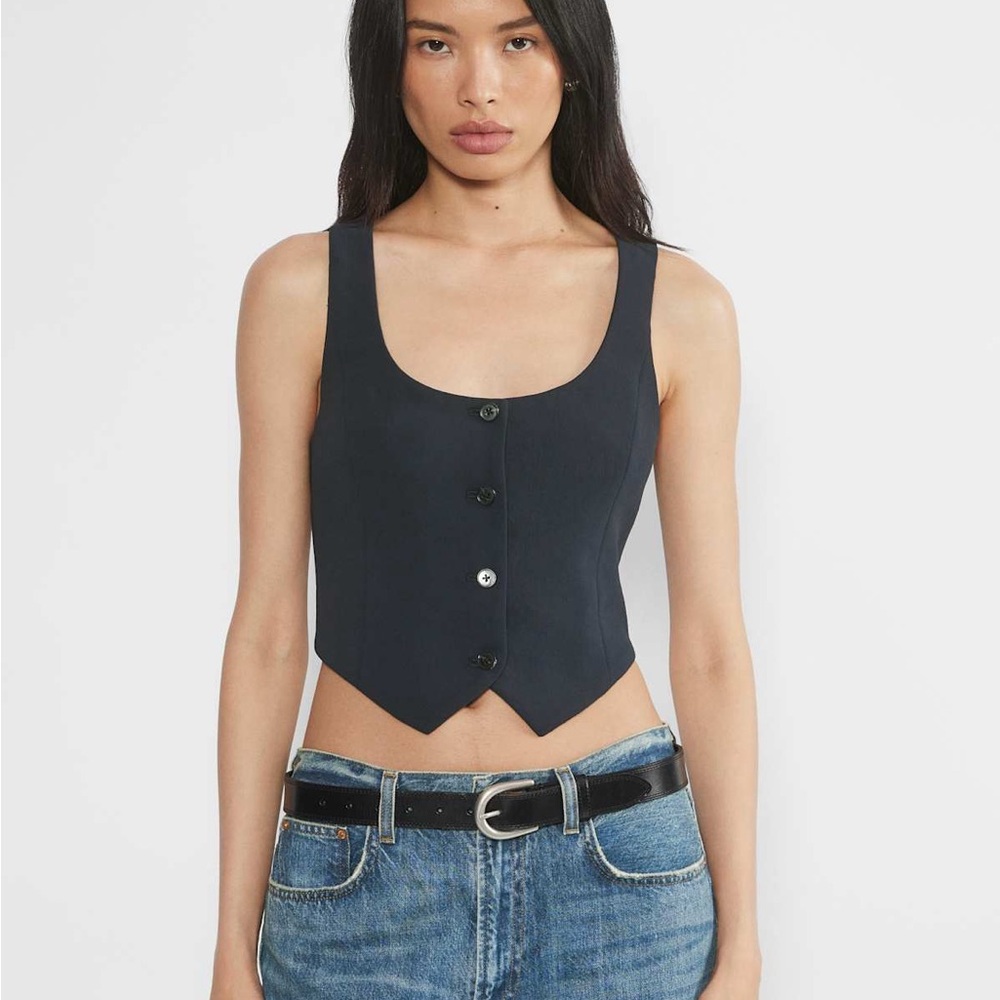 Aritzia Wilfred Rocco Rocco Vest in Black